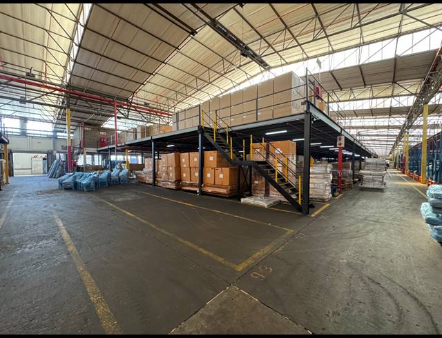 19,360M² WAREHOUSE FOR SALE IN STORMILL
